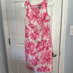 Adrianna Papell Pink and White Sheath Dress V-neck Sleeveless
